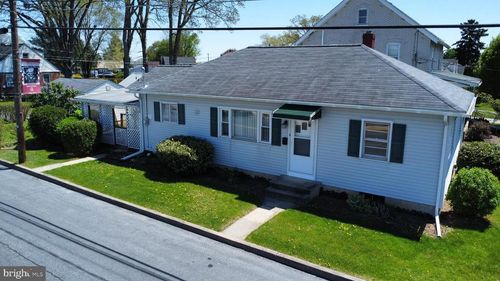 1097 7th St, CATASAUQUA, PA, 18032-2214 | Card Image