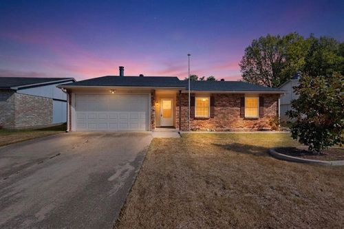 1010 California Trl, Grand Prairie, TX, 75052-2318 | Card Image