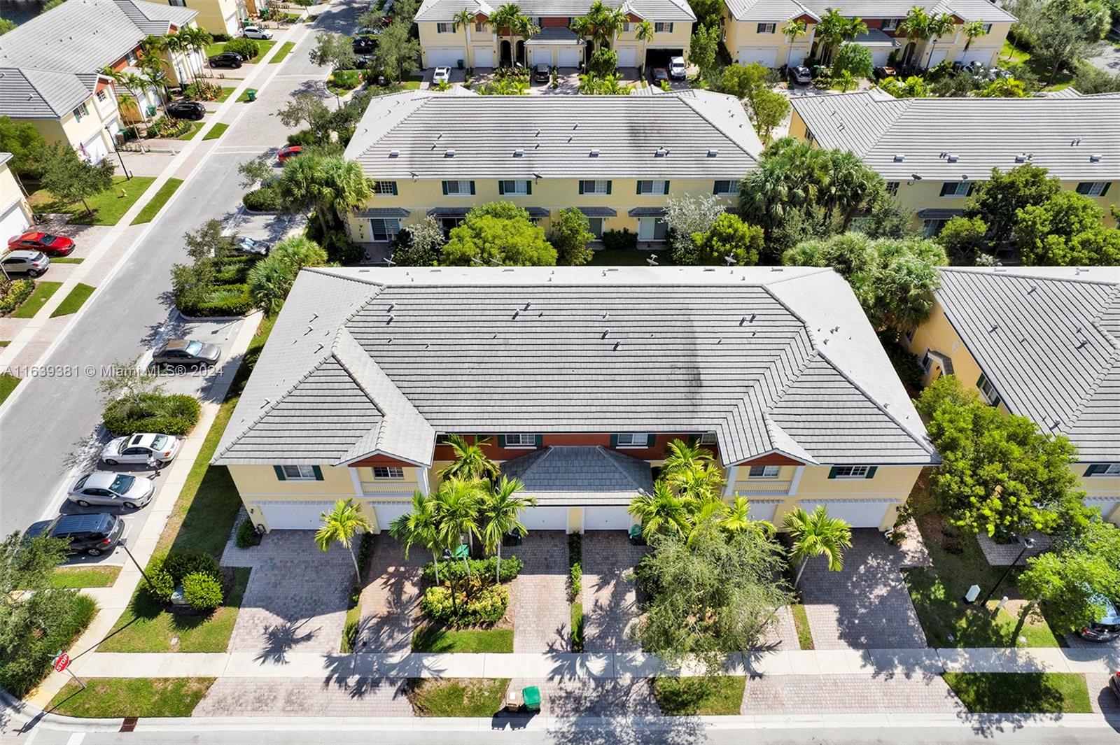 Paddock Pl, Davie, FL 33328