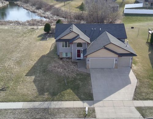 929 Farmers Ridge Trl, Belle Plaine, MN, 56011-9365 | Card Image