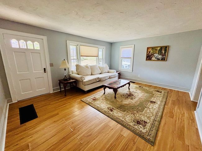 333 Circle Dr, Home with 3 bedrooms, 2 bathrooms and null parking in Bluefield VA | Image 4