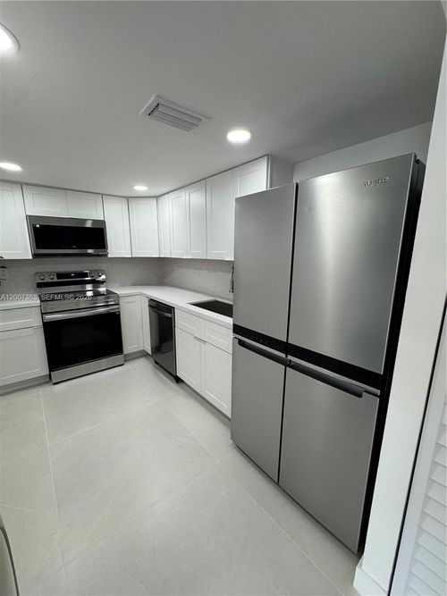 130-8261 Nw 8th St, Miami, FL, 33126-3964 | Card Image