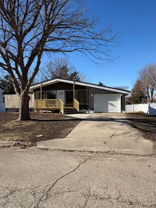 904 Mill St, Traer, IA, 50675-1422 | Card Image