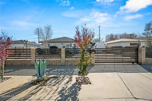 38870 Foxholm Dr, Palmdale, CA, 93551-3905 | Card Image