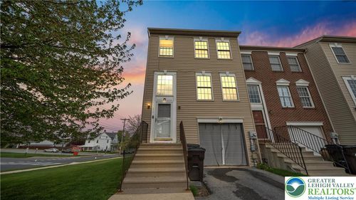 98 N Oak St, Freemansburg, PA, 18017-7285 | Card Image