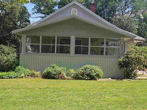 323 Sunset Rd, Waterloo, IA, 50701-3925 | Card Image