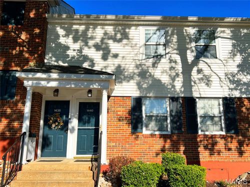 1438 Peacock Ln, Brentwood, MO, 63144-1162 | Card Image