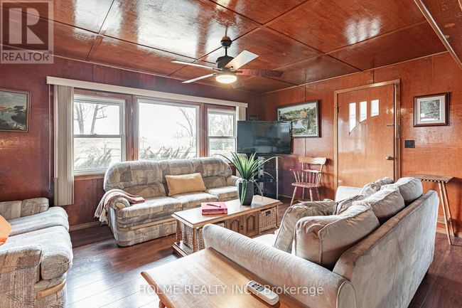 7401 Bond Rd, House other with 3 bedrooms, 2 bathrooms and 10 parking in Port Franks ON | Image 18