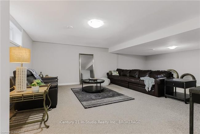 160 Hawthorn Cres, Condo with 3 bedrooms, 4 bathrooms and 2 parking in Kemble ON | Image 30