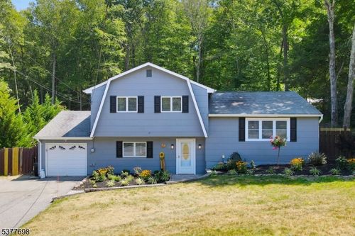 95 Morris Ave, West Milford, NJ, 07480-1120 | Card Image