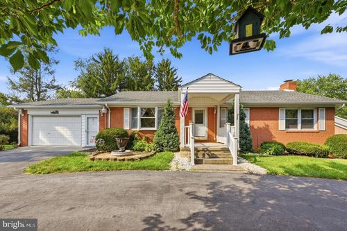 537 Tuscawilla Dr, CHARLES TOWN, WV, 25414-5061 | Card Image