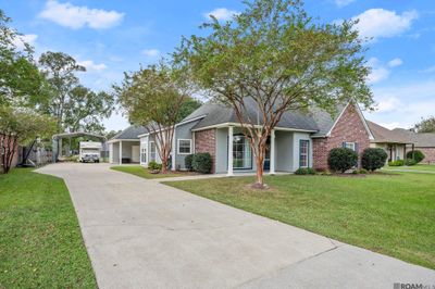 17425 Lauren Dr, House other with 3 bedrooms, 2 bathrooms and null parking in Prairieville LA | Image 2