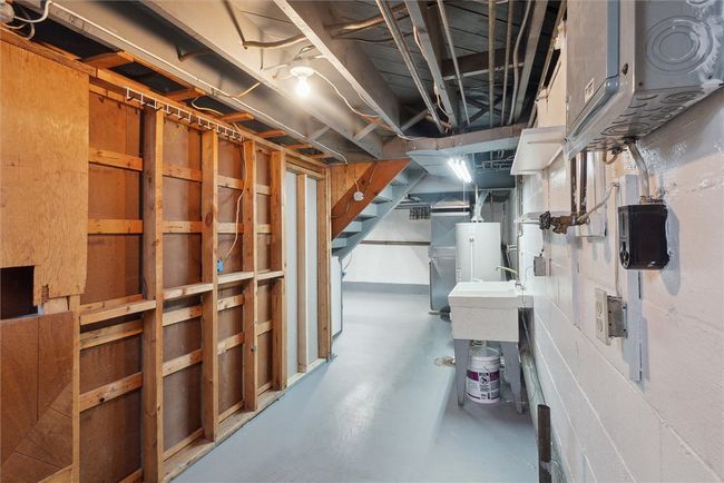 laundry area & Pittsburgh potty | Image 27