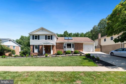 8121 Briar Creek Dr, ANNANDALE, VA, 22003-4637 | Card Image