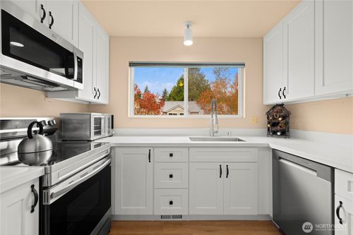 apt-e2-12024 101st Ave Ne, Kirkland, WA, 98034-6736 | Card Image