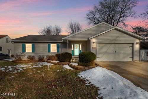 1163 Clark St, Holland, OH, 43528-8766 | Card Image