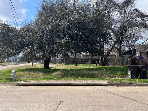 301 N Chandler Dr, Fort Worth, TX, 76111-4004 | Card Image