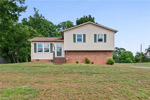 5561 Remington Point Drive, Walkertown, NC, 27051 | Card Image