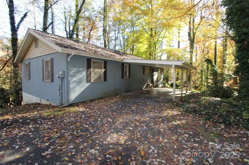 2714 Indian Trl, Lenoir, NC, 28645-7025 | Card Image