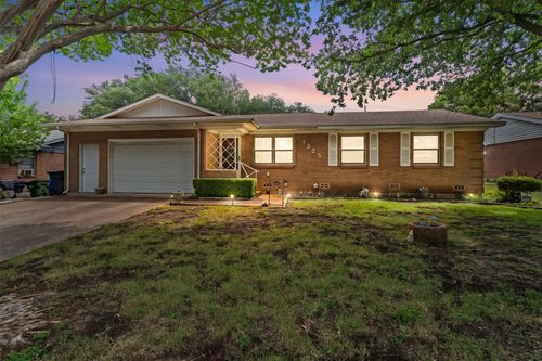 1325 Royal Oaks Dr, Waco, TX, 76710-4161 | Card Image