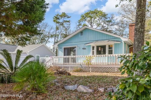 105 Se 30th St, Oak Island, NC, 28465-6008 | Card Image