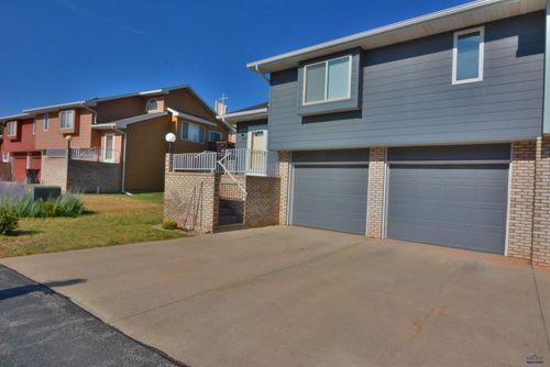 5247 Autumn Pl, Rapid City, SD, 57702-1111 | Card Image