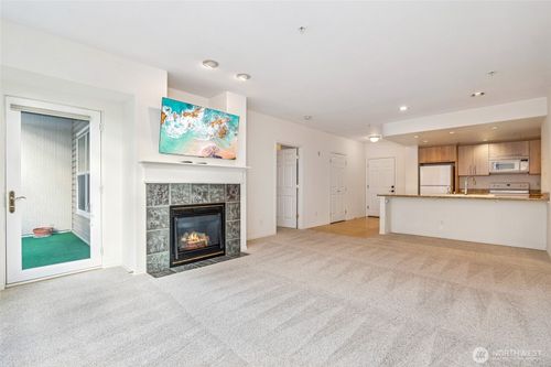 313-3221 Sw Avalon Way, Seattle, WA, 98126-4424 | Card Image