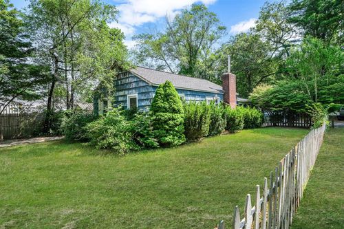 9 Private Rd, Medford, NY, 11763-3723 | Card Image