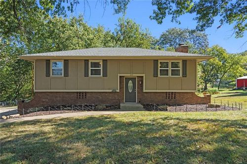 233 N 134th St, Bonner Springs, KS, 66012-9102 | Card Image