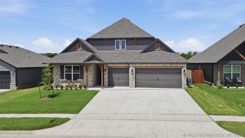 5010 N Walnut Ave, Broken Arrow, OK, 74012-7036 | Card Image