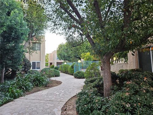 41-18307 Burbank Blvd, Tarzana, CA, 91356 | Card Image