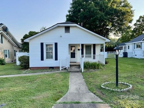 407 W Mill St, Landis, NC, 28088-1221 | Card Image