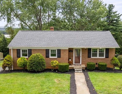 109 Fox Hill Dr, Staunton, VA, 24401-2612 | Card Image