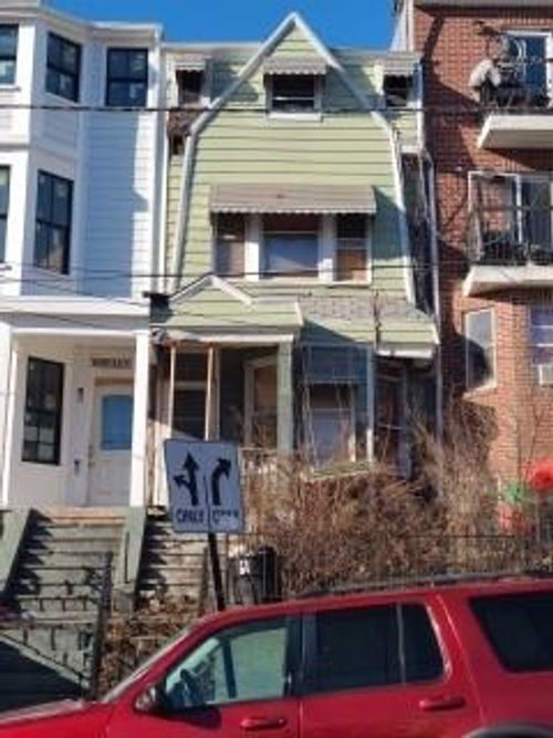 29 Summit Ave, Jersey City, NJ, 07304-4419 | Card Image