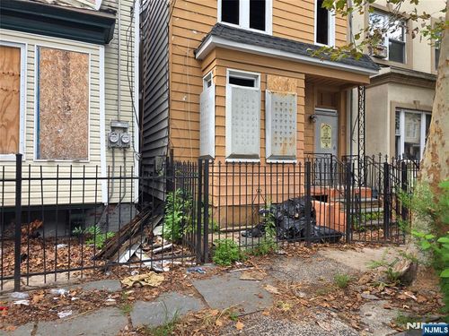 92 Garside St, Newark, NJ, 07104-1010 | Card Image