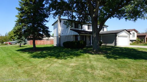 4415 Fox Hill Dr, Sterling Heights, MI, 48310-3371 | Card Image