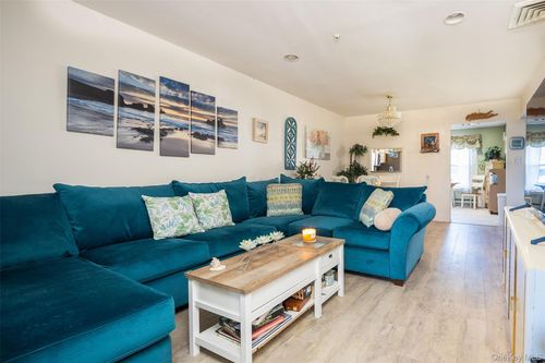 7 Cobblestone Way, Mount Sinai, NY, 11766-2608 | Card Image