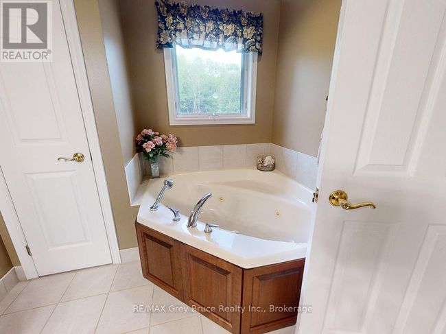 240060 Wilcox Side Rd, House other with 4 bedrooms, 2 bathrooms and 10 parking in Shallow Lake ON | Image 25