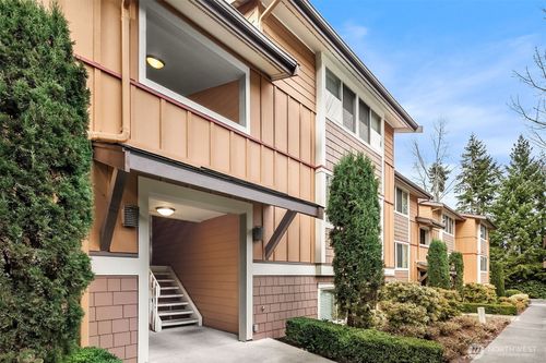 a301-8240 126th Ave Ne, Kirkland, WA, 98033-3412 | Card Image