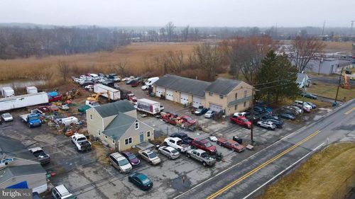 327 Airport Rd, NEW CASTLE, DE, 19720-1007 | Card Image