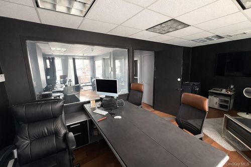 13927 Queens Blvd, Jamaica, NY, 11435-2925 | Card Image