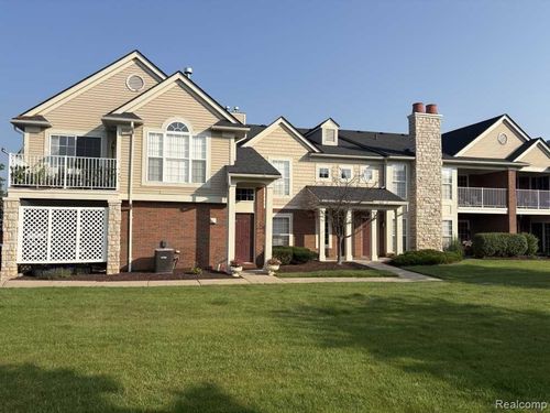 28242 Oakmonte Cir E, New Hudson, MI, 48165-8039 | Card Image