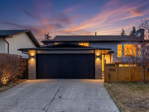 956 Bracewood Rise Sw, Calgary, AB, T2W3C9 | Card Image