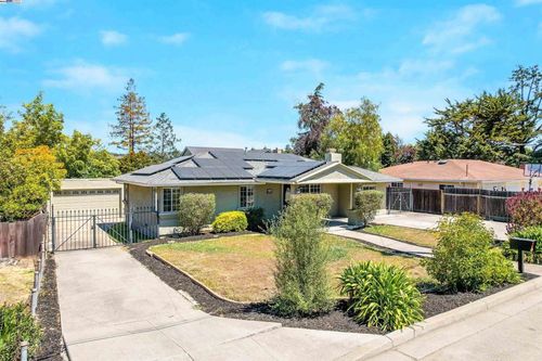 17526 Parker Rd, Castro Valley, CA, 94546-1226 | Card Image