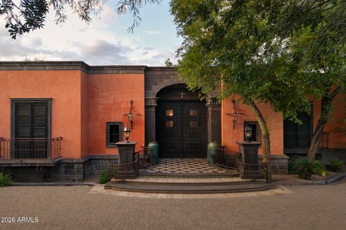 8100 N 68th St, Paradise Valley, AZ, 85253-2635 | Card Image