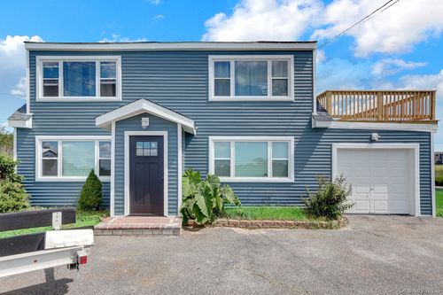295 Bergen Ave, West Babylon, NY, 11704-8409 | Card Image