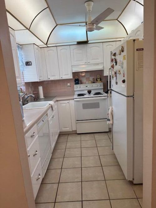 313-725 Lori Dr, Palm Springs, FL, 33461-1291 | Card Image