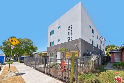 219 E 87th St, Los Angeles, CA, 90003-3452 | Card Image