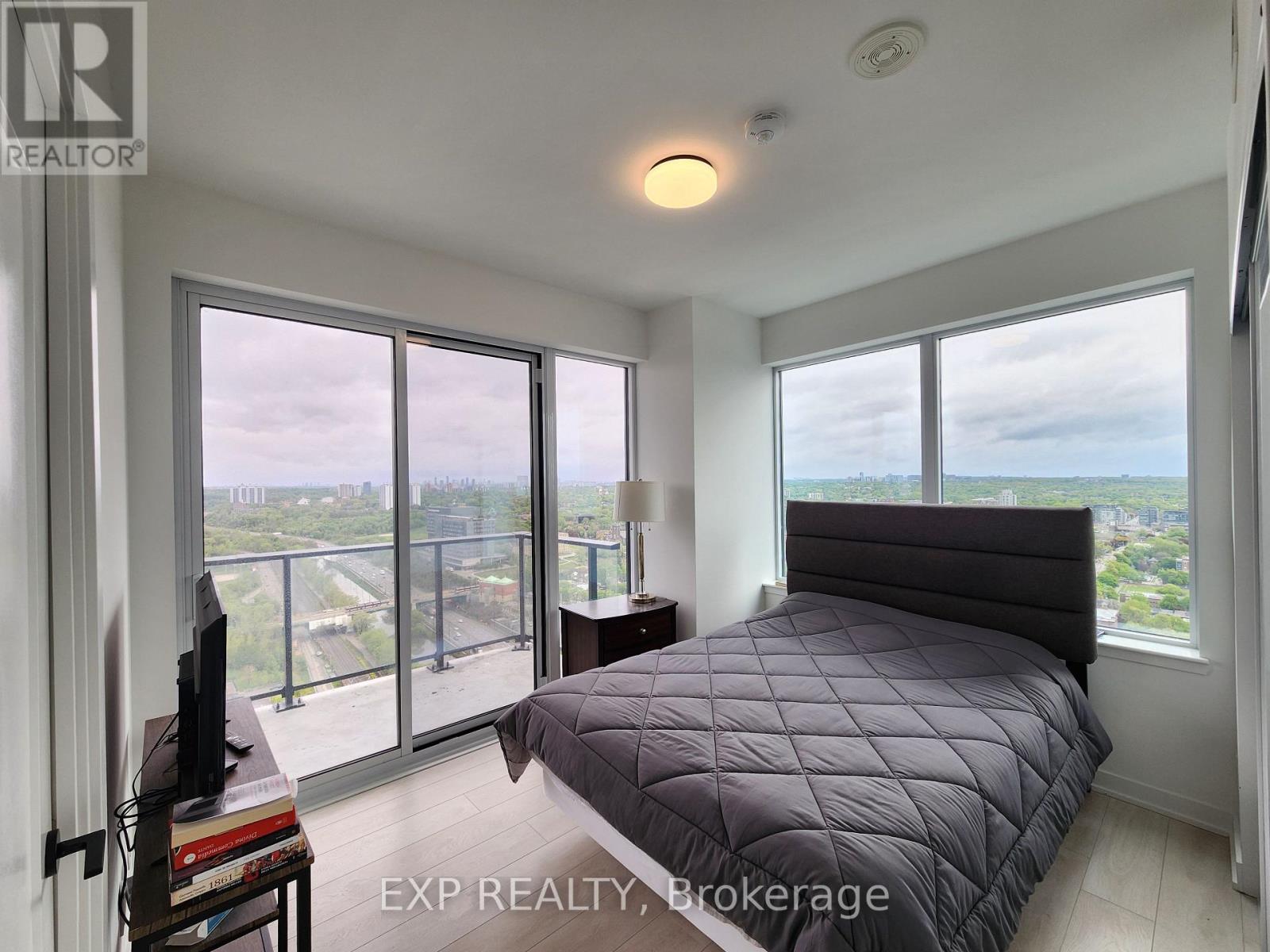 Residential in Toronto (Regent Park) 5