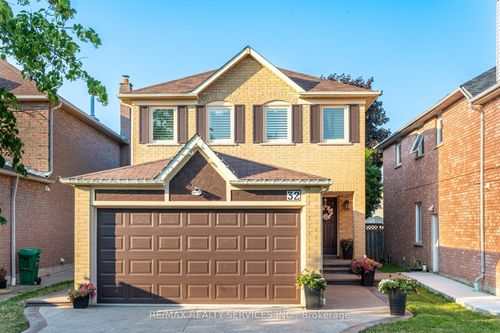 32 Niles Crt, Brampton, ON, L6S5T5 | Card Image